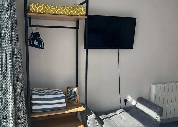 Entire Guest Suite In Four Mile Bridge, Rhoscolyn