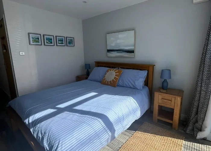 Entire Guest Suite In Four Mile Bridge, Rhoscolyn