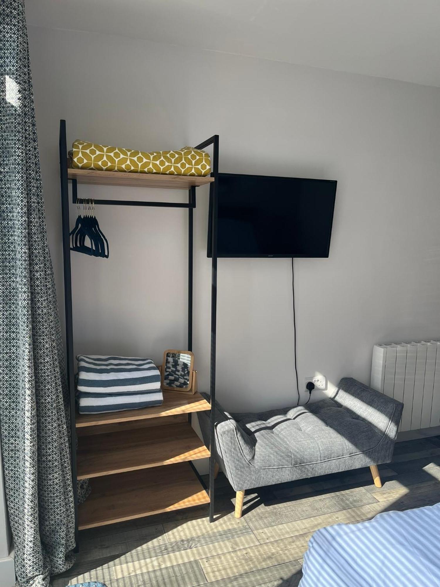 Apartment Entire Guest In Four Mile Bridge, Rhoscolyn Valley
